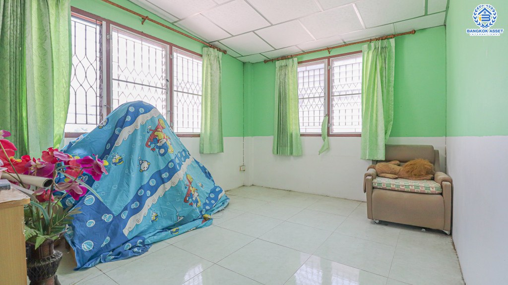 *****ทาวน์เฮ้าส์มือสองนนทบุรี ม.บัวทองธานีพาร์ควิลล์5 บางบัวทอง เนื้อที่ 21 ตร.ว. ต่อเติมเต็ม ฟังก์ชัน 4 ห้องนอน 2 ห้องนอน จอดรถได้ 1 คัน เข้า-ออกได้หลายเส้นทาง ถ.กาญจนาภิเษก, ถ.บางกรวย-ไทรน้อย, ถ.ราชพฤกษ์, ถ.ชัยพฤกษ์ ใกล้รถไฟฟ้าสายสีม่วง "สถานีบางพลู" และเซ็นทรัลเวสต์เกต