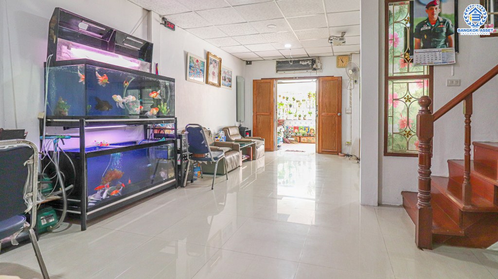 *****ทาวน์เฮ้าส์มือสองนนทบุรี ม.บัวทองธานีพาร์ควิลล์5 บางบัวทอง เนื้อที่ 21 ตร.ว. ต่อเติมเต็ม ฟังก์ชัน 4 ห้องนอน 2 ห้องนอน จอดรถได้ 1 คัน เข้า-ออกได้หลายเส้นทาง ถ.กาญจนาภิเษก, ถ.บางกรวย-ไทรน้อย, ถ.ราชพฤกษ์, ถ.ชัยพฤกษ์ ใกล้รถไฟฟ้าสายสีม่วง "สถานีบางพลู" และเซ็นทรัลเวสต์เกต