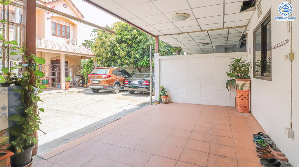 *****ทาวน์เฮ้าส์มือสองนนทบุรี ม.บัวทองธานีพาร์ควิลล์5 บางบัวทอง เนื้อที่ 21 ตร.ว. ต่อเติมเต็ม ฟังก์ชัน 4 ห้องนอน 2 ห้องนอน จอดรถได้ 1 คัน เข้า-ออกได้หลายเส้นทาง ถ.กาญจนาภิเษก, ถ.บางกรวย-ไทรน้อย, ถ.ราชพฤกษ์, ถ.ชัยพฤกษ์ ใกล้รถไฟฟ้าสายสีม่วง "สถานีบางพลู" และเซ็นทรัลเวสต์เกต