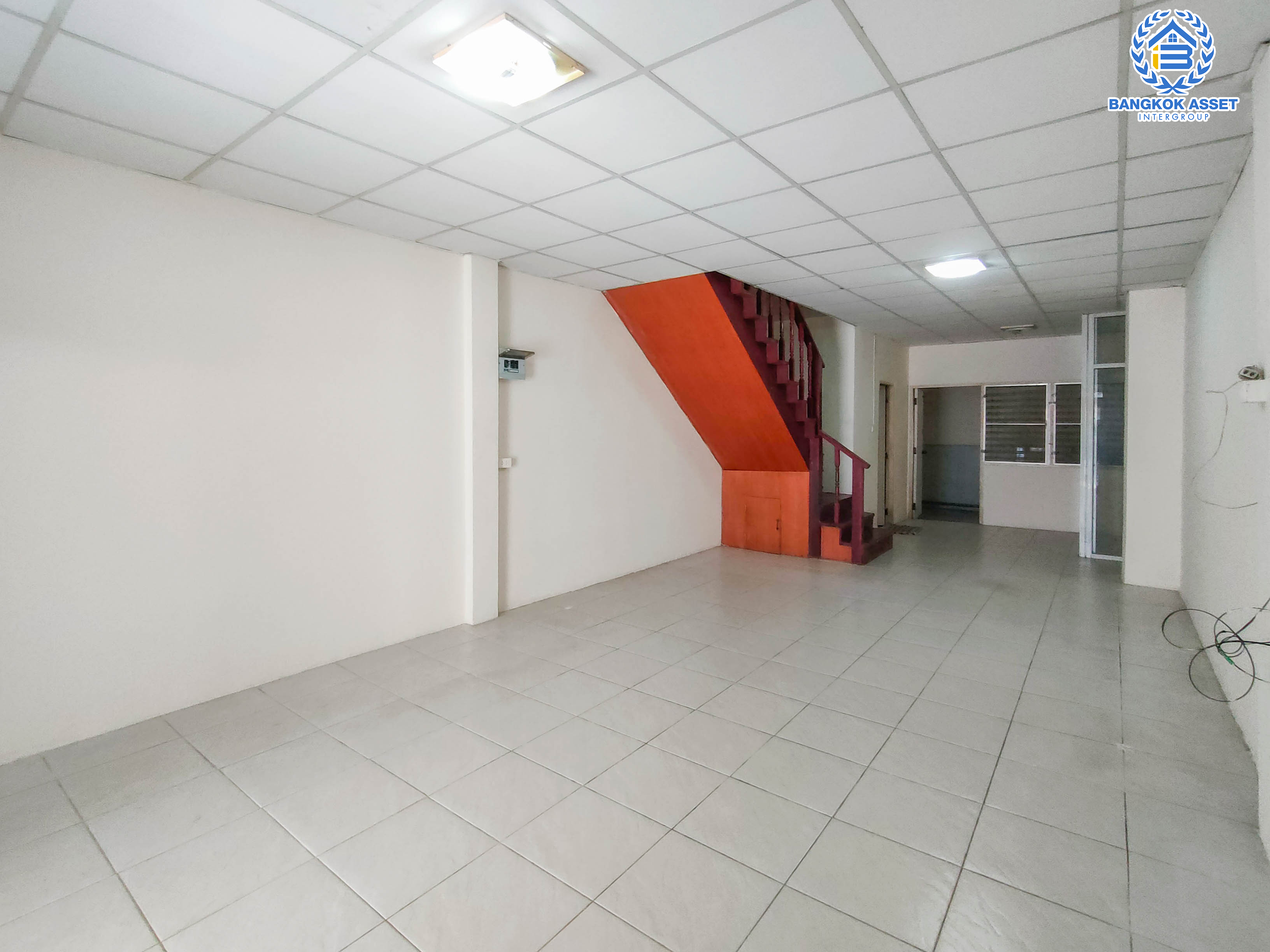 *****ทาวน์เฮ้าส์มือสองย่านนนทบุรี ม.ร่มรื่นวิลล์ กาญจนาภิเษก เนื้อที่มากถึงเกือบ 20 ตร.ว. ฟังก์ชัน 2 ห้องนอน 2 ห้องน้ำ 1 ที่จอดรถ แถมฟรี! 2 เครื่องปรับอากาศ บนทำเลสะดวก เชื่อมต่อถ.ราชพฤกษ์ ถ.กาญจนาภิเษก และถ.นครอินทร์ เพียง 5 นาที ถึงจุดขึ้นทางด่วน "ศรีรัช"