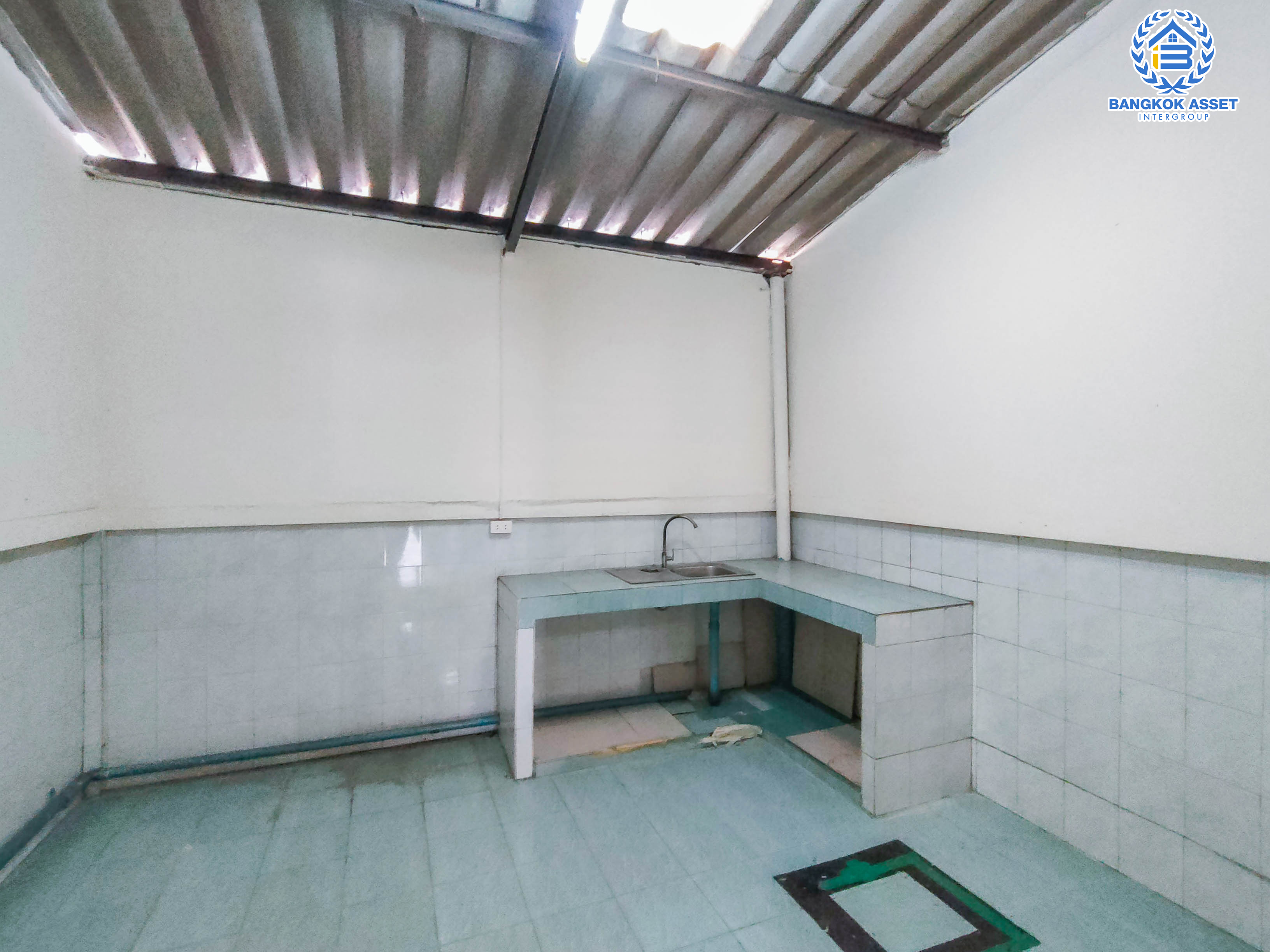 *****ทาวน์เฮ้าส์มือสองย่านนนทบุรี ม.ร่มรื่นวิลล์ กาญจนาภิเษก เนื้อที่มากถึงเกือบ 20 ตร.ว. ฟังก์ชัน 2 ห้องนอน 2 ห้องน้ำ 1 ที่จอดรถ แถมฟรี! 2 เครื่องปรับอากาศ บนทำเลสะดวก เชื่อมต่อถ.ราชพฤกษ์ ถ.กาญจนาภิเษก และถ.นครอินทร์ เพียง 5 นาที ถึงจุดขึ้นทางด่วน "ศรีรัช"