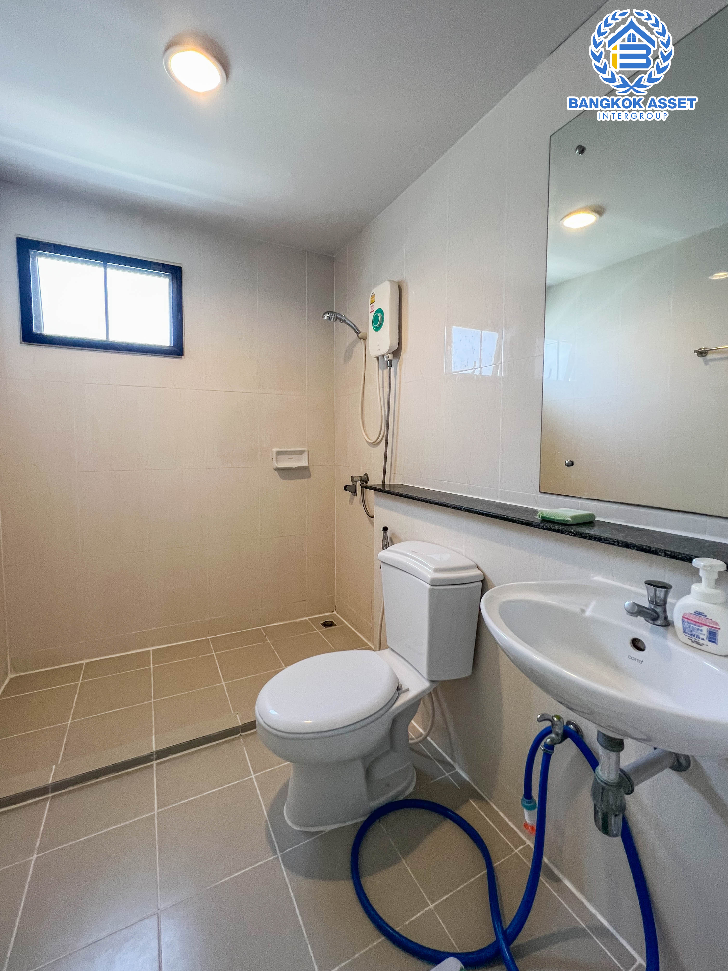 *****ทาวน์เฮ้าส์มือสองย่านนนทบุรี ม.โมดิวิลล่า ปิ่นเกล้า-วงแหวนฯ #หลังมุม เนื้อที่กว้างขวางถึง 28.1 ตร.ว. ฟังก์ชัน 3 ห้องนอน 2 ห้องน้ำ 2 ที่จอดรถ บ้านสภาพพร้อมอยู่ แถมฟรี! 3 เครื่องปรับอากาศ และเครื่องทำน้ำอุ่น 1 เครื่อง บนทำเลดี เชื่อมต่อหลายเส้นทาง ถ.กาญจนาฯ, ถ.บรมราชชนนี ใกล้ทางด่วน "ศรีรัช"...