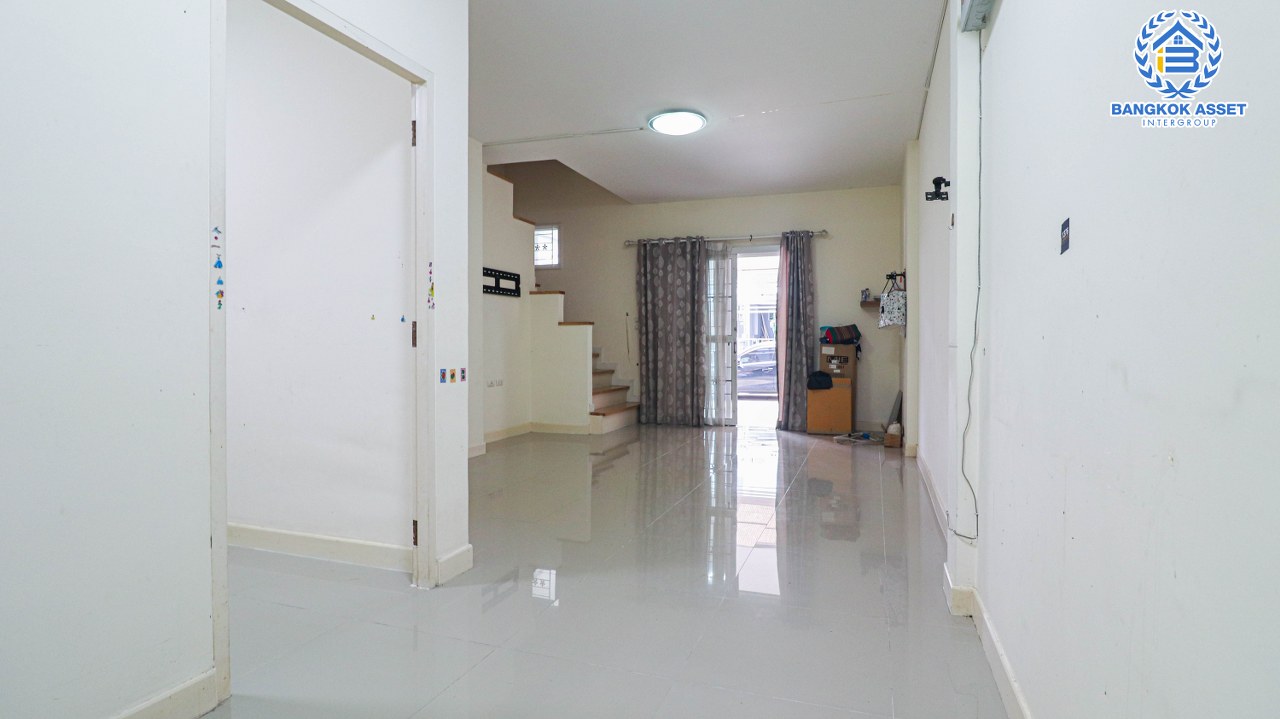 *****ทาวน์เฮ้าส์มือสองย่านนนทบุรี ม.ไพร์มเพลส เดอะกรีนเนอรี่-บางใหญ่ เนื้อที่มากถึง 21.2 ตร.ว. ฟังก์ชัน 3 ห้องนอน 2 ห้องน้ำ 2 ที่จอดรถ พร้อมอยู่ แถมฟรี! 3 เครื่องปรับอากาศ เดินทางสะดวกบนทำเล ใกล้เซ็นทรัลเวสต์เกต และทางด่วน "กาญจนาภิเษก" เพียง 4 นาทีก็ถึงรถไฟฟ้าสายสีม่วง "สถานีคลองบางไผ่"