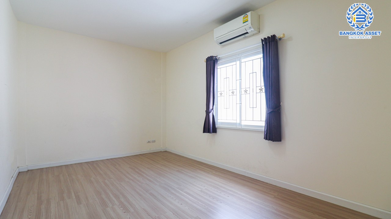 *****ทาวน์เฮ้าส์มือสองย่านนนทบุรี ม.ไพร์มเพลส เดอะกรีนเนอรี่-บางใหญ่ เนื้อที่มากถึง 21.2 ตร.ว. ฟังก์ชัน 3 ห้องนอน 2 ห้องน้ำ 2 ที่จอดรถ พร้อมอยู่ แถมฟรี! 3 เครื่องปรับอากาศ เดินทางสะดวกบนทำเล ใกล้เซ็นทรัลเวสต์เกต และทางด่วน "กาญจนาภิเษก" เพียง 4 นาทีก็ถึงรถไฟฟ้าสายสีม่วง "สถานีคลองบางไผ่"