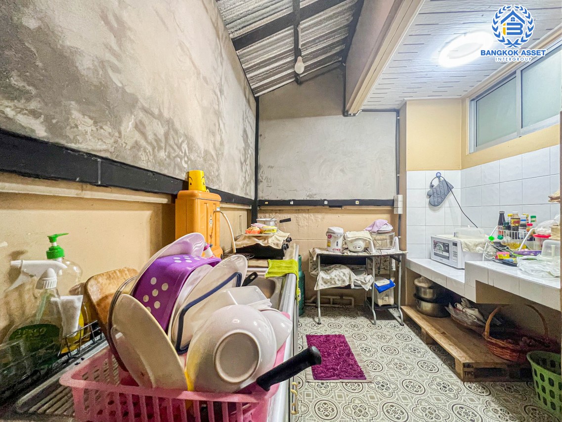 ทาวน์เฮ้าส์มือสองย่านนนทบุรี หมู่บ้าน เดอะวิลล่า ท่าอิฐ-รัตนาธิเบศร์ คุณภาพระดับ Property Perfect เนื้อที่ 18 ตร.ว. ฟังก์ชัน 3 ห้องนอน 2 ห้องน้ำ 1 ที่จอดรถ บ้านพร้อมเข้าอยู่ บนทำเลดี เดินทางสะดวก เชื่อมต่อถ.รัตนาธิเบศร์ และถ.ราชพฤกษ์ ใกล้รถไฟฟ้าสายสีม่วง "สถานีบางรักน้อยท่าอิฐ"...