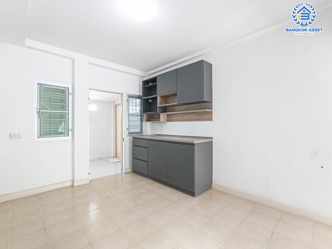 *****บ้านเดี่ยวมือสอง ม.ศุภาลัยการ์เด้นวิลล์ ติวานนท์-ปทุมธานี เนื้อที่กว้างขวางมากถึง 56.70 ตร.ว. ฟังก์ชัน 3 ห้องนอน 3 ห้องน้ำ ที่จอดรถ 2 คันบ้านสภาพสวย ต่อเติมครบพร้อมเข้าอยู่ โครงการตั้งบนทำเลเดินทางสะดวก เชื่อมต่อถนนสะพานนนทบุรี-บางบัวทอง ถนน307 และทางด่วน "ศรีสมาน" จองเลย!