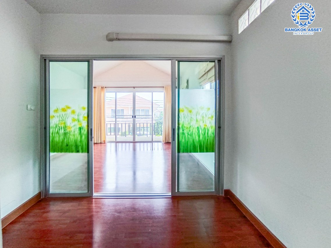 *****บ้านเดี่ยวมือสอง ม.ศุภาลัยการ์เด้นวิลล์ ติวานนท์-ปทุมธานี เนื้อที่กว้างขวางมากถึง 56.70 ตร.ว. ฟังก์ชัน 3 ห้องนอน 3 ห้องน้ำ ที่จอดรถ 2 คันบ้านสภาพสวย ต่อเติมครบพร้อมเข้าอยู่ โครงการตั้งบนทำเลเดินทางสะดวก เชื่อมต่อถนนสะพานนนทบุรี-บางบัวทอง ถนน307 และทางด่วน "ศรีสมาน" จองเลย!