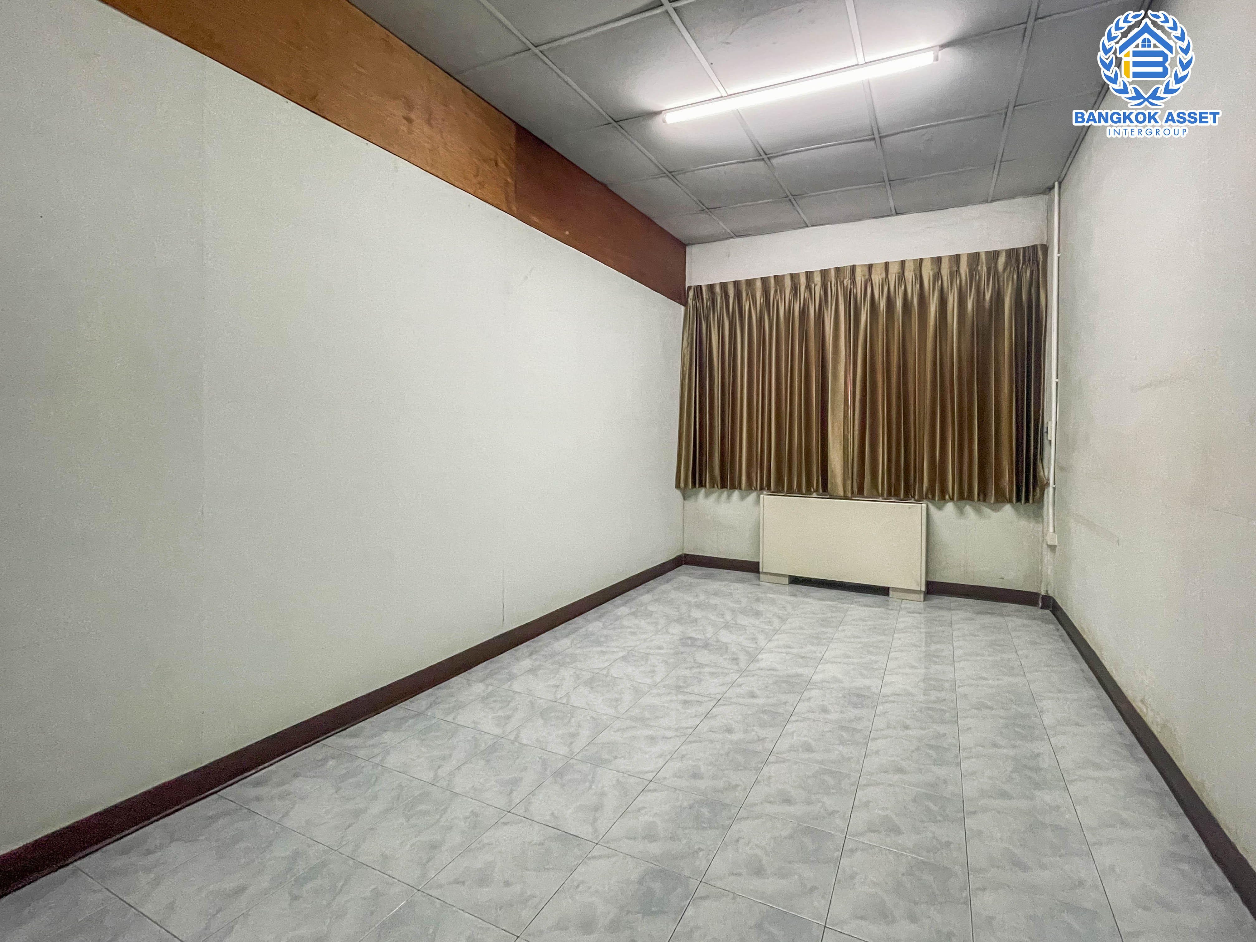 *****อาคารพาณิชย์มือสองย่านกรุงเทพฯ ติดถนนประชาอุทิศ เนื้อที่กว้าง 28.10 ตร.ว. ฟังก์ชัน 3 ห้องนอน 3 ห้องน้ำ ตั้งอยู่ในพื้นที่อยู่อาศัยของชุมชน เข้า-ออกได้หลากหลายเส้นทาง ทั้งถนนประชาอุทิศ ถนนเทียมร่วมมิตร ถนนสุทธิสารวินิจฉัย ใกล้รถไฟฟ้าสายสีน้ำเงิน "สถานีแยกไฟฉาย" และทางด่วน "ศรีรัช" จองเลย