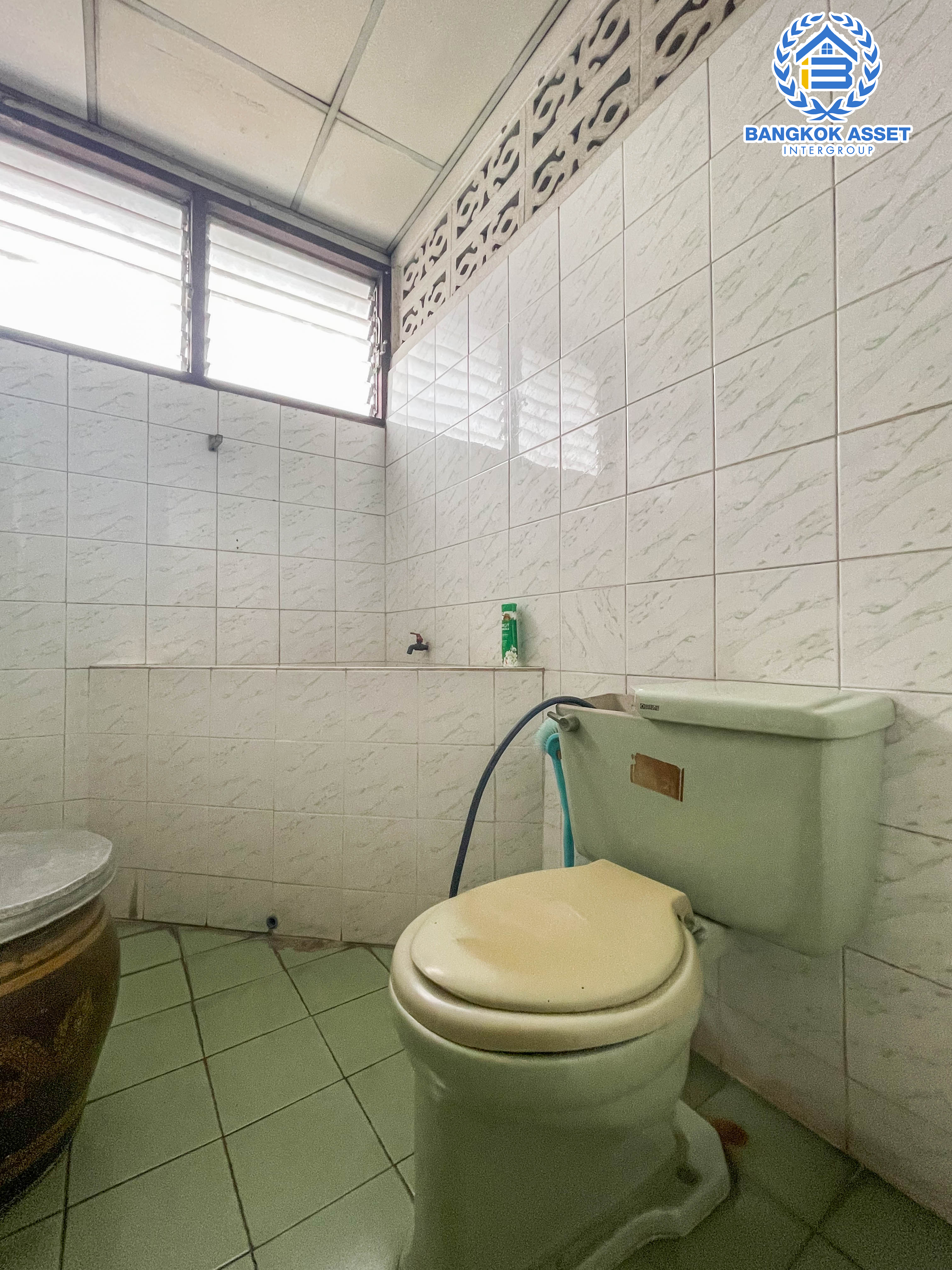 *****อาคารพาณิชย์มือสองย่านกรุงเทพฯ ติดถนนประชาอุทิศ เนื้อที่กว้าง 28.10 ตร.ว. ฟังก์ชัน 3 ห้องนอน 3 ห้องน้ำ ตั้งอยู่ในพื้นที่อยู่อาศัยของชุมชน เข้า-ออกได้หลากหลายเส้นทาง ทั้งถนนประชาอุทิศ ถนนเทียมร่วมมิตร ถนนสุทธิสารวินิจฉัย ใกล้รถไฟฟ้าสายสีน้ำเงิน "สถานีแยกไฟฉาย" และทางด่วน "ศรีรัช" จองเลย