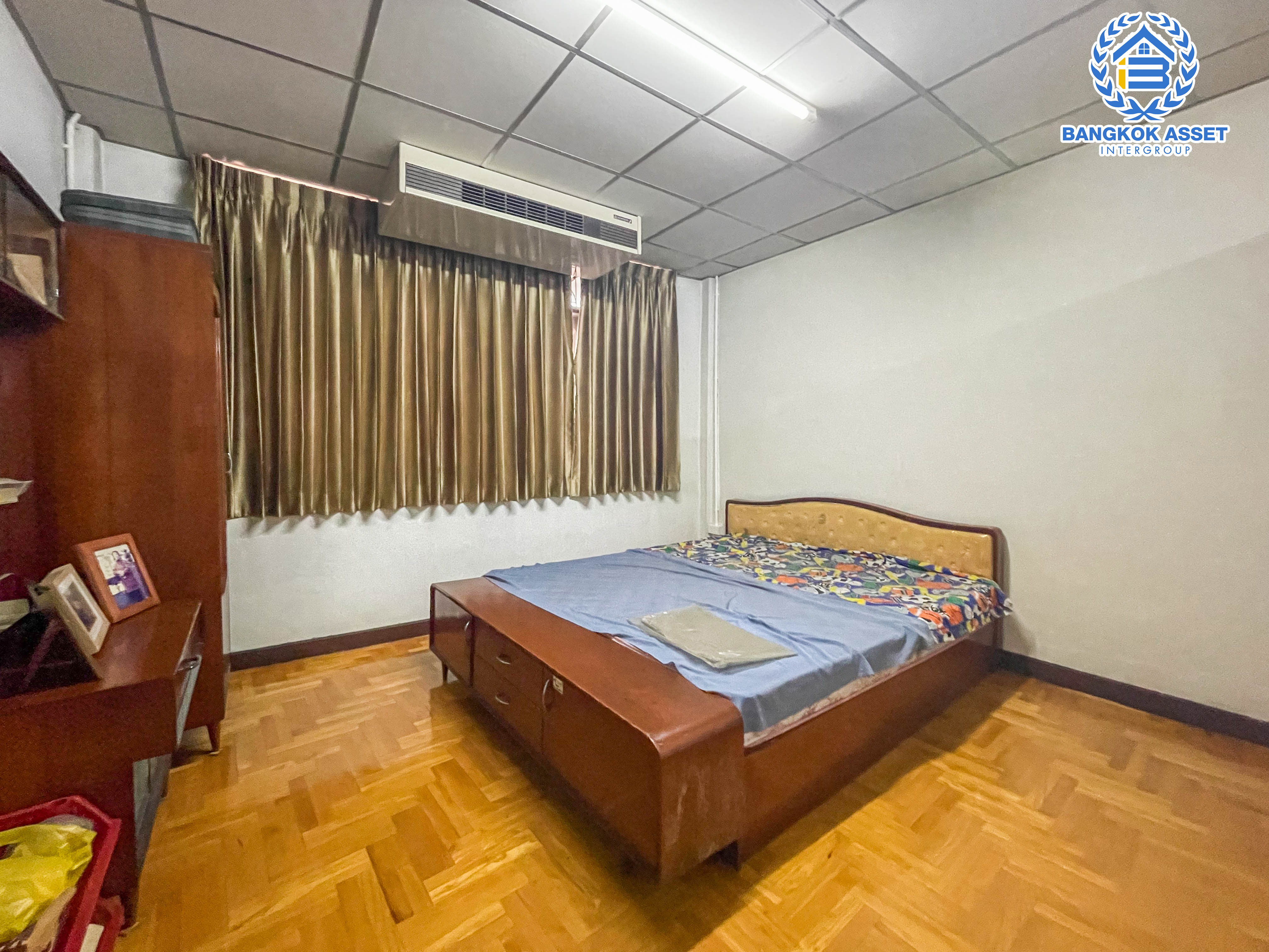 *****อาคารพาณิชย์มือสองย่านกรุงเทพฯ ติดถนนประชาอุทิศ เนื้อที่กว้าง 28.10 ตร.ว. ฟังก์ชัน 3 ห้องนอน 3 ห้องน้ำ ตั้งอยู่ในพื้นที่อยู่อาศัยของชุมชน เข้า-ออกได้หลากหลายเส้นทาง ทั้งถนนประชาอุทิศ ถนนเทียมร่วมมิตร ถนนสุทธิสารวินิจฉัย ใกล้รถไฟฟ้าสายสีน้ำเงิน "สถานีแยกไฟฉาย" และทางด่วน "ศรีรัช" จองเลย