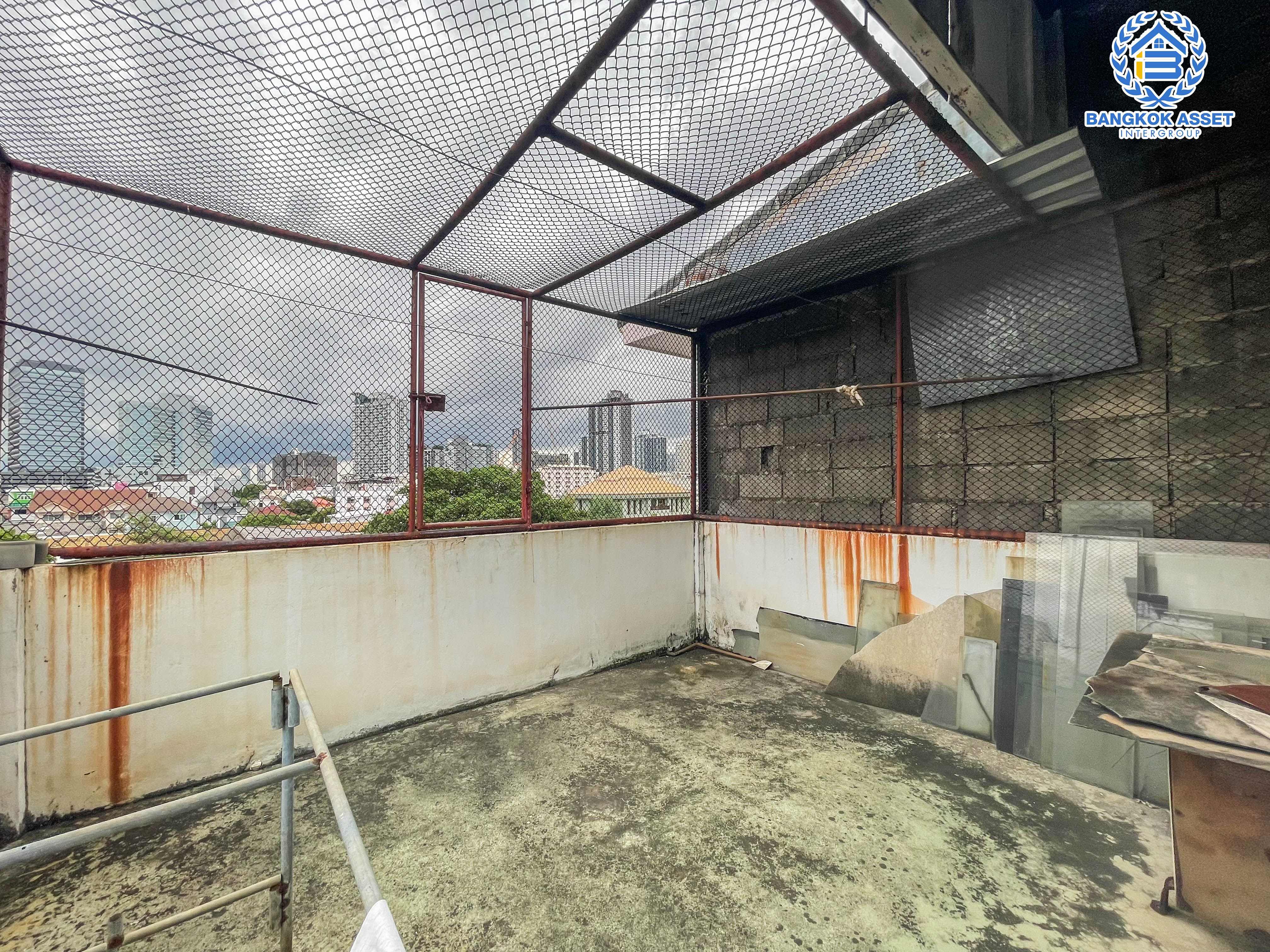 *****อาคารพาณิชย์มือสองย่านกรุงเทพฯ ติดถนนประชาอุทิศ เนื้อที่กว้าง 28.10 ตร.ว. ฟังก์ชัน 3 ห้องนอน 3 ห้องน้ำ ตั้งอยู่ในพื้นที่อยู่อาศัยของชุมชน เข้า-ออกได้หลากหลายเส้นทาง ทั้งถนนประชาอุทิศ ถนนเทียมร่วมมิตร ถนนสุทธิสารวินิจฉัย ใกล้รถไฟฟ้าสายสีน้ำเงิน "สถานีแยกไฟฉาย" และทางด่วน "ศรีรัช" จองเลย