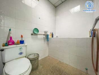 *****อาคารพาณิชย์มือสองย่านกรุงเทพฯ ติดถนนประชาอุทิศ เนื้อที่กว้าง 28.10 ตร.ว. ฟังก์ชัน 3 ห้องนอน 3 ห้องน้ำ ตั้งอยู่ในพื้นที่อยู่อาศัยของชุมชน เข้า-ออกได้หลากหลายเส้นทาง ทั้งถนนประชาอุทิศ ถนนเทียมร่วมมิตร ถนนสุทธิสารวินิจฉัย ใกล้รถไฟฟ้าสายสีน้ำเงิน "สถานีแยกไฟฉาย" และทางด่วน "ศรีรัช" จองเลย