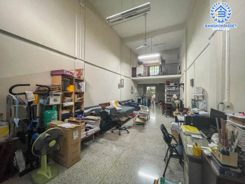 *****อาคารพาณิชย์มือสองย่านกรุงเทพฯ ติดถนนประชาอุทิศ เนื้อที่กว้าง 28.10 ตร.ว. ฟังก์ชัน 3 ห้องนอน 3 ห้องน้ำ ตั้งอยู่ในพื้นที่อยู่อาศัยของชุมชน เข้า-ออกได้หลากหลายเส้นทาง ทั้งถนนประชาอุทิศ ถนนเทียมร่วมมิตร ถนนสุทธิสารวินิจฉัย ใกล้รถไฟฟ้าสายสีน้ำเงิน "สถานีแยกไฟฉาย" และทางด่วน "ศรีรัช" จองเลย