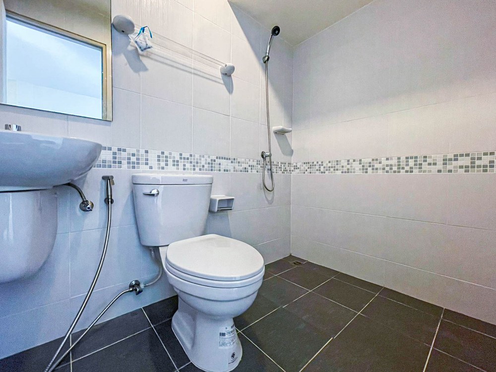 *****ทาวน์เฮ้าส์มือสอง กรุงเทพฯ ม.ลุมพินีทาวน์วิลล์ เพิ่มสิน-วัชรพล เนื้อที่กว้าง 17.50 ตร.ว. ฟังก์ชัน 3 ห้องนอน 2 ห้องน้ำ ที่จอดรถ 2 คัน ต่อเติมพร้อมเข้าอยู่ หน้าบ้านติดสวนสาธารณะ สิ่งอำนวยความสะดวกครบ! ตั้งบนทำเลแห่งการเดินทาง ใกล้รถไฟฟ้าสายสีเขียว "สถานีสะพานใหม่" และทางด่วน "ฉลองรัช" จองเลย!