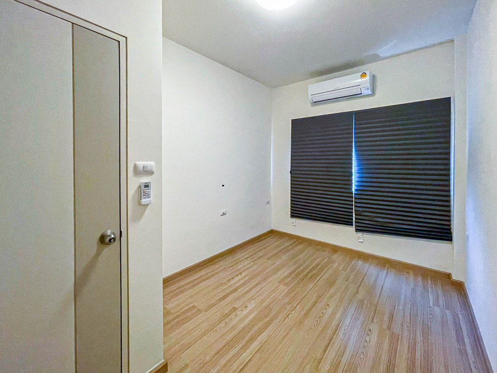 *****ทาวน์เฮ้าส์มือสอง กรุงเทพฯ ม.ลุมพินีทาวน์วิลล์ เพิ่มสิน-วัชรพล เนื้อที่กว้าง 17.50 ตร.ว. ฟังก์ชัน 3 ห้องนอน 2 ห้องน้ำ ที่จอดรถ 2 คัน ต่อเติมพร้อมเข้าอยู่ หน้าบ้านติดสวนสาธารณะ สิ่งอำนวยความสะดวกครบ! ตั้งบนทำเลแห่งการเดินทาง ใกล้รถไฟฟ้าสายสีเขียว "สถานีสะพานใหม่" และทางด่วน "ฉลองรัช" จองเลย!