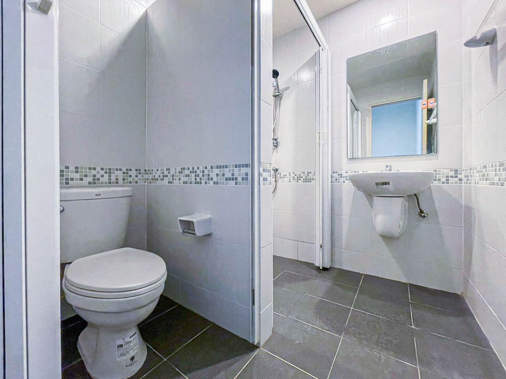 *****ทาวน์เฮ้าส์มือสอง กรุงเทพฯ ม.ลุมพินีทาวน์วิลล์ เพิ่มสิน-วัชรพล เนื้อที่กว้าง 17.50 ตร.ว. ฟังก์ชัน 3 ห้องนอน 2 ห้องน้ำ ที่จอดรถ 2 คัน ต่อเติมพร้อมเข้าอยู่ หน้าบ้านติดสวนสาธารณะ สิ่งอำนวยความสะดวกครบ! ตั้งบนทำเลแห่งการเดินทาง ใกล้รถไฟฟ้าสายสีเขียว "สถานีสะพานใหม่" และทางด่วน "ฉลองรัช" จองเลย!