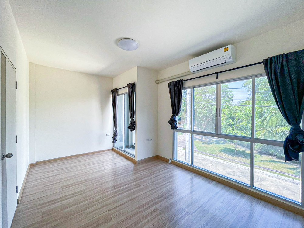 *****ทาวน์เฮ้าส์มือสอง กรุงเทพฯ ม.ลุมพินีทาวน์วิลล์ เพิ่มสิน-วัชรพล เนื้อที่กว้าง 17.50 ตร.ว. ฟังก์ชัน 3 ห้องนอน 2 ห้องน้ำ ที่จอดรถ 2 คัน ต่อเติมพร้อมเข้าอยู่ หน้าบ้านติดสวนสาธารณะ สิ่งอำนวยความสะดวกครบ! ตั้งบนทำเลแห่งการเดินทาง ใกล้รถไฟฟ้าสายสีเขียว "สถานีสะพานใหม่" และทางด่วน "ฉลองรัช" จองเลย!