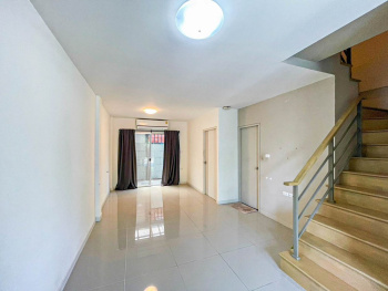 *****ทาวน์เฮ้าส์มือสอง กรุงเทพฯ ม.ลุมพินีทาวน์วิลล์ เพิ่มสิน-วัชรพล เนื้อที่กว้าง 17.50 ตร.ว. ฟังก์ชัน 3 ห้องนอน 2 ห้องน้ำ ที่จอดรถ 2 คัน ต่อเติมพร้อมเข้าอยู่ หน้าบ้านติดสวนสาธารณะ สิ่งอำนวยความสะดวกครบ! ตั้งบนทำเลแห่งการเดินทาง ใกล้รถไฟฟ้าสายสีเขียว "สถานีสะพานใหม่" และทางด่วน "ฉลองรัช" จองเลย!