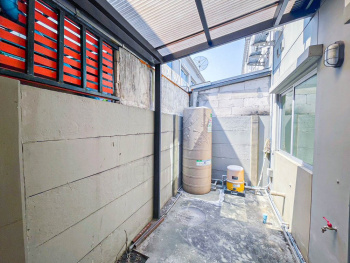 *****ทาวน์เฮ้าส์มือสอง กรุงเทพฯ ม.ลุมพินีทาวน์วิลล์ เพิ่มสิน-วัชรพล เนื้อที่กว้าง 17.50 ตร.ว. ฟังก์ชัน 3 ห้องนอน 2 ห้องน้ำ ที่จอดรถ 2 คัน ต่อเติมพร้อมเข้าอยู่ หน้าบ้านติดสวนสาธารณะ สิ่งอำนวยความสะดวกครบ! ตั้งบนทำเลแห่งการเดินทาง ใกล้รถไฟฟ้าสายสีเขียว "สถานีสะพานใหม่" และทางด่วน "ฉลองรัช" จองเลย!