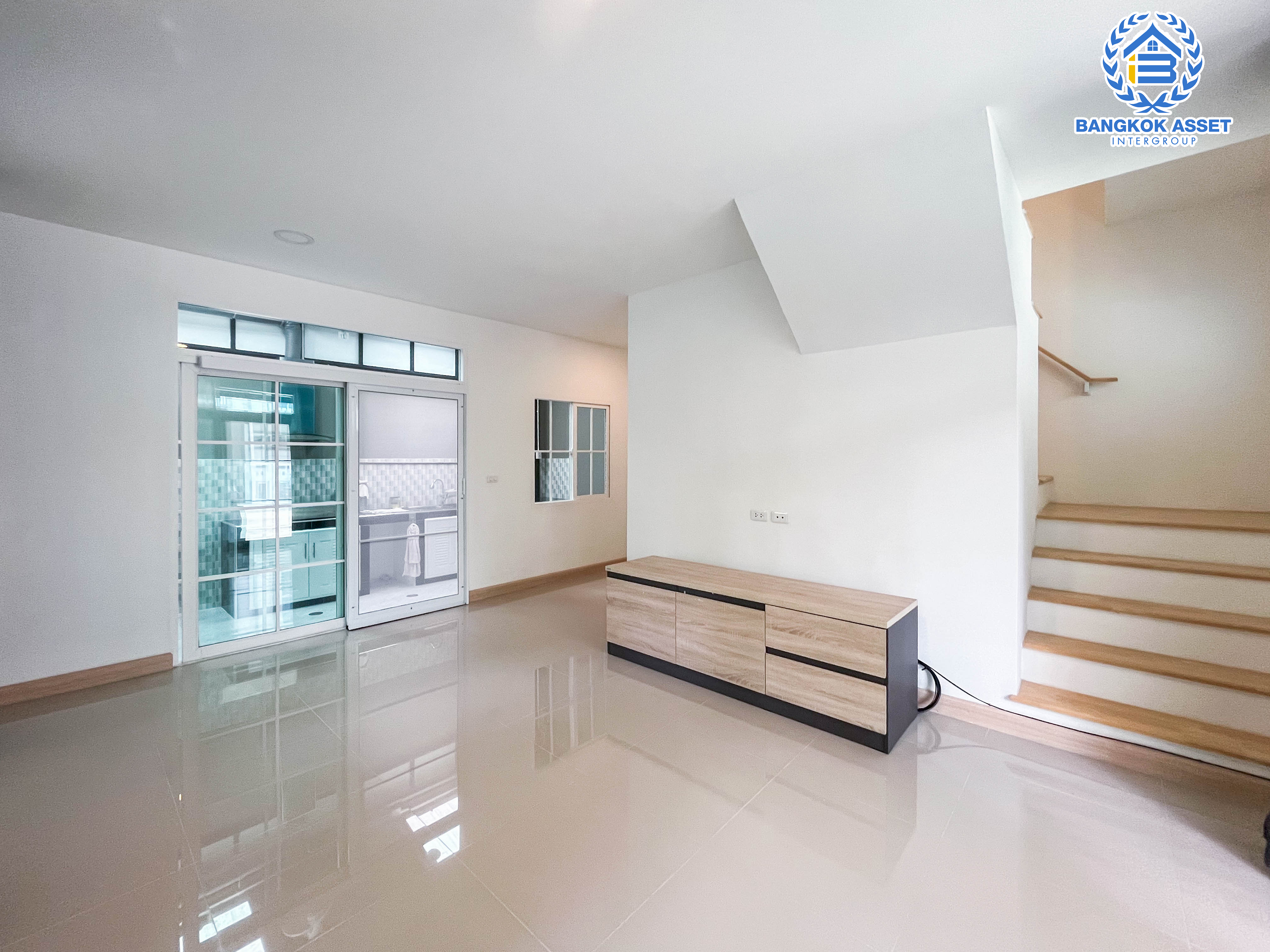 ทาวน์เฮ้าส์มือสองย่านนนทบุรี ม.กัสโต้ ราชพฤกษ์-พระราม5 บนเนื้อที่ 24.3 ตร.ว. ฟังก์ชัน 3 ห้องนอน 2 ห้องน้ำ 2 ที่จอดรถ บนทำเลยอดเยี่ยม เพียงไม่ถึง 15 นาทีก็ถึงรถไฟฟ้าสายสีม่วง "สถานีแยกติวานนท์" ใกล้เซ็นทรัล รัตนาธิเบศร์ และทางด่วน "ศรีรัช"...