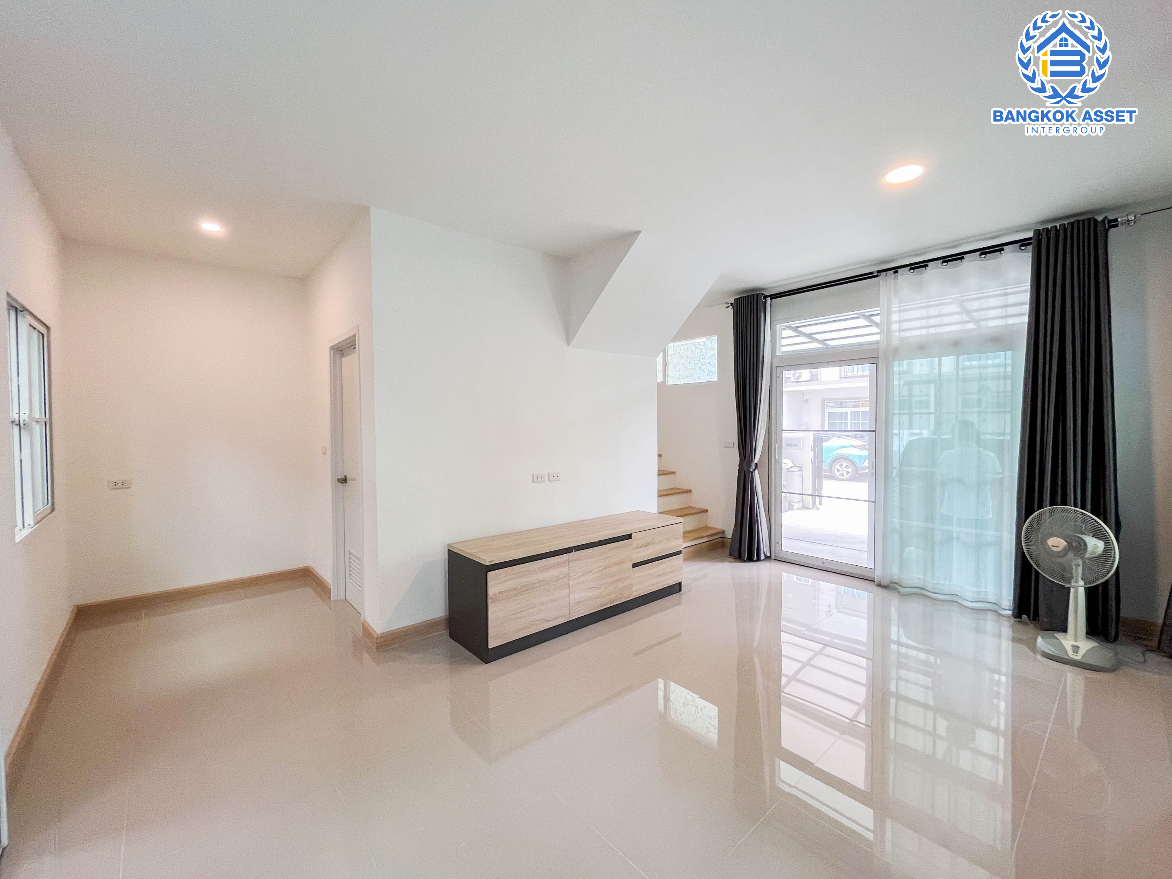 ทาวน์เฮ้าส์มือสองย่านนนทบุรี ม.กัสโต้ ราชพฤกษ์-พระราม5 บนเนื้อที่ 24.3 ตร.ว. ฟังก์ชัน 3 ห้องนอน 2 ห้องน้ำ 2 ที่จอดรถ บนทำเลยอดเยี่ยม เพียงไม่ถึง 15 นาทีก็ถึงรถไฟฟ้าสายสีม่วง "สถานีแยกติวานนท์" ใกล้เซ็นทรัล รัตนาธิเบศร์ และทางด่วน "ศรีรัช"...