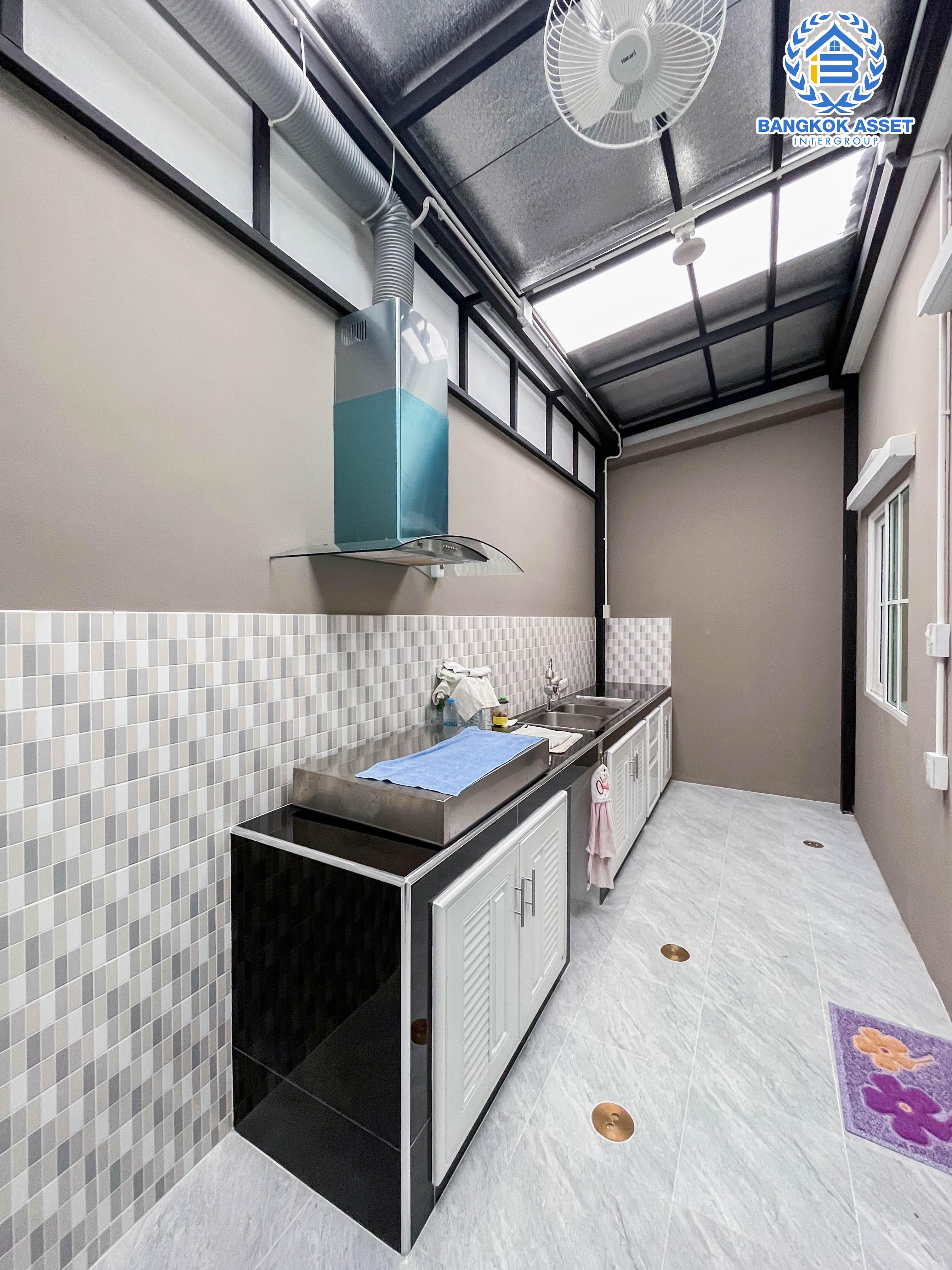 ทาวน์เฮ้าส์มือสองย่านนนทบุรี ม.กัสโต้ ราชพฤกษ์-พระราม5 บนเนื้อที่ 24.3 ตร.ว. ฟังก์ชัน 3 ห้องนอน 2 ห้องน้ำ 2 ที่จอดรถ บนทำเลยอดเยี่ยม เพียงไม่ถึง 15 นาทีก็ถึงรถไฟฟ้าสายสีม่วง "สถานีแยกติวานนท์" ใกล้เซ็นทรัล รัตนาธิเบศร์ และทางด่วน "ศรีรัช"...