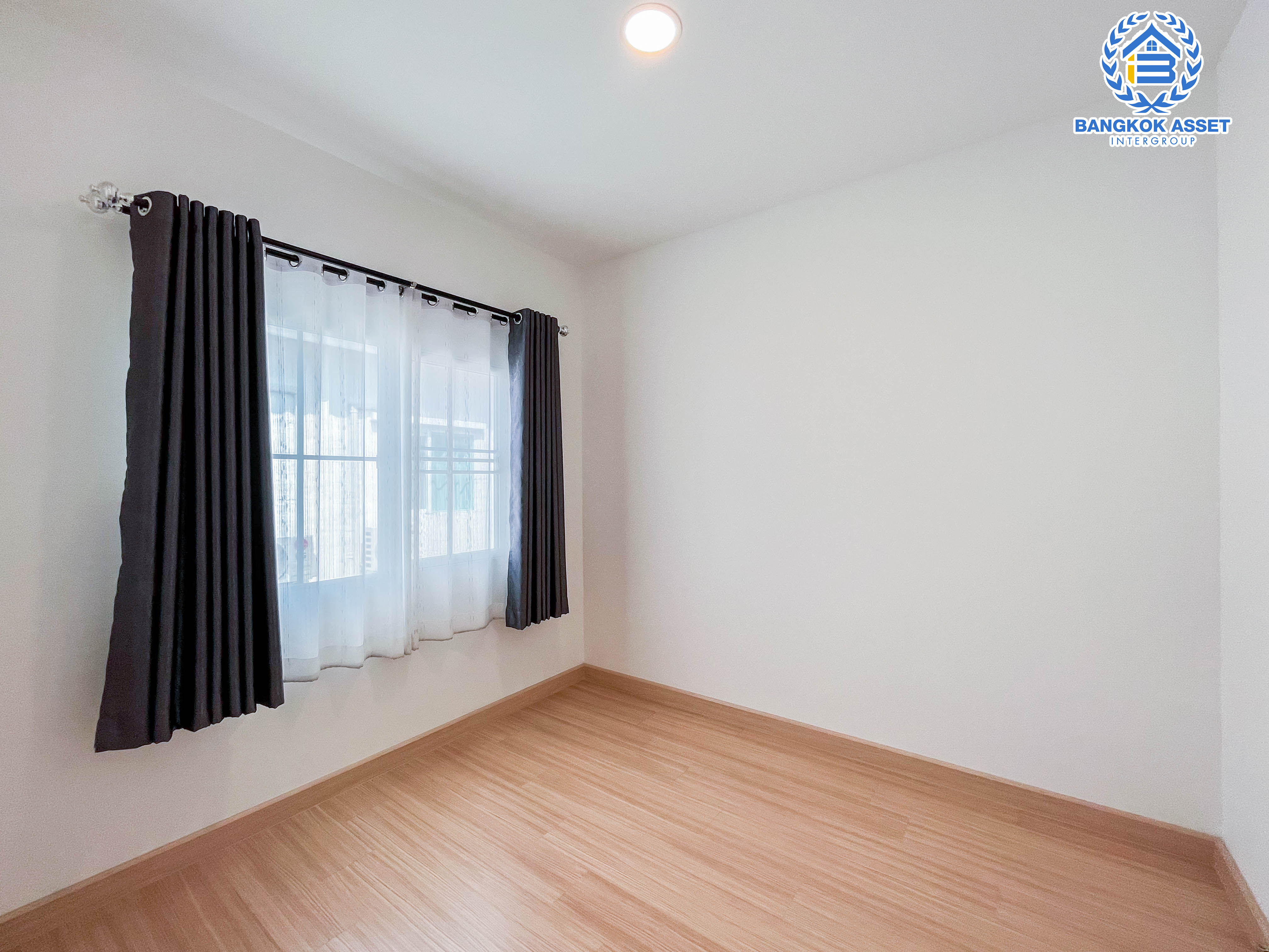 ทาวน์เฮ้าส์มือสองย่านนนทบุรี ม.กัสโต้ ราชพฤกษ์-พระราม5 บนเนื้อที่ 24.3 ตร.ว. ฟังก์ชัน 3 ห้องนอน 2 ห้องน้ำ 2 ที่จอดรถ บนทำเลยอดเยี่ยม เพียงไม่ถึง 15 นาทีก็ถึงรถไฟฟ้าสายสีม่วง "สถานีแยกติวานนท์" ใกล้เซ็นทรัล รัตนาธิเบศร์ และทางด่วน "ศรีรัช"...