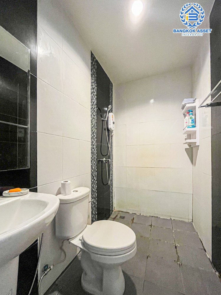 *****ทาวน์เฮ้าส์มือสอง ม.อิงทาวน์ ติวานนท์-แจ้งวัฒนะ หลังมุม เนื้อที่กว้าง 24.6 ตร.ว. ฟังก์ชัน 3 ห้องนอน 3 ห้องน้ำ จอดรถได้ 2 คัน พร้อมเข้าอยู่ ตั้งบนทำเลแห่งการเดินทาง เชื่อมต่อถนนศรีสมาน, ถนนติวานนท์, ถนนวิภาวดี-รังสิต ทางด่วน "ศรีสมาน" จองเลย