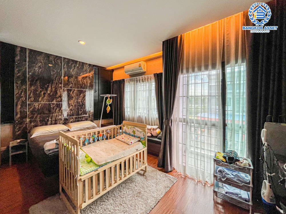 *****ทาวน์เฮ้าส์มือสอง ม.อิงทาวน์ ติวานนท์-แจ้งวัฒนะ หลังมุม เนื้อที่กว้าง 24.6 ตร.ว. ฟังก์ชัน 3 ห้องนอน 3 ห้องน้ำ จอดรถได้ 2 คัน พร้อมเข้าอยู่ ตั้งบนทำเลแห่งการเดินทาง เชื่อมต่อถนนศรีสมาน, ถนนติวานนท์, ถนนวิภาวดี-รังสิต ทางด่วน "ศรีสมาน" จองเลย