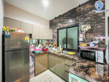 *****ทาวน์เฮ้าส์มือสอง ม.อิงทาวน์ ติวานนท์-แจ้งวัฒนะ หลังมุม เนื้อที่กว้าง 24.6 ตร.ว. ฟังก์ชัน 3 ห้องนอน 3 ห้องน้ำ จอดรถได้ 2 คัน พร้อมเข้าอยู่ ตั้งบนทำเลแห่งการเดินทาง เชื่อมต่อถนนศรีสมาน, ถนนติวานนท์, ถนนวิภาวดี-รังสิต ทางด่วน "ศรีสมาน" จองเลย