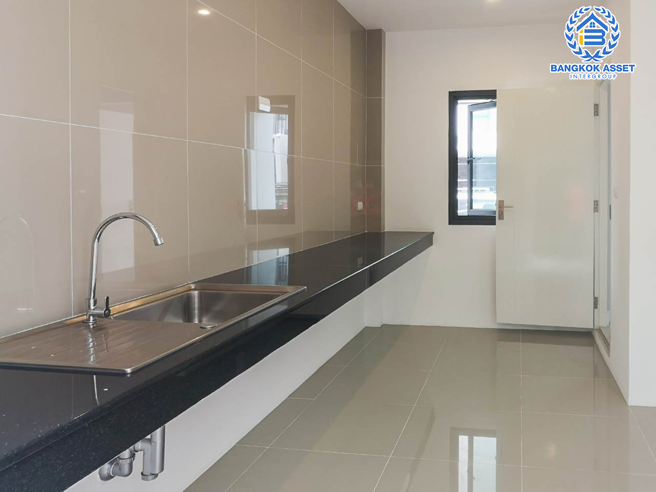 *****บ้านเดี่ยวมือสองสมุทรสาคร ม.แกรนดิโอ พระราม2 เนื้อที่กว้างขวางเกือบ 81 ตร.ว. ฟังก์ชันจัดเต็ม 5 ห้องนอน 5 ห้องน้ำ 4 ที่จอดรถ บรรยากาศร่มรื่น เงียบสงบ ทำเลเข้าเมืองสะดวกสบาย เชื่อมต่อ ถ.กาญจนาภิเษก, ถ.เอกชัย-บางบอน