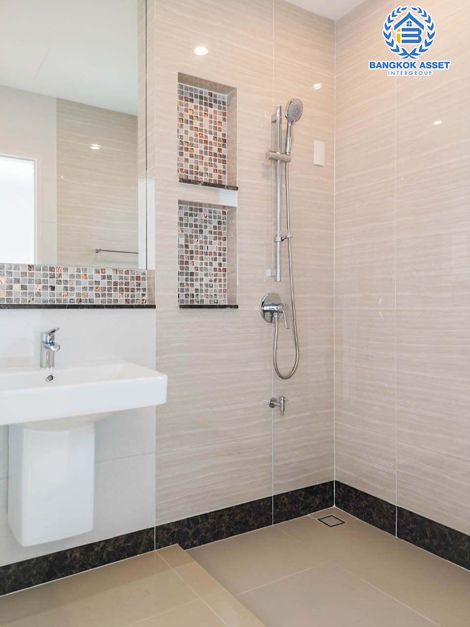 *****บ้านเดี่ยวมือสองสมุทรสาคร ม.แกรนดิโอ พระราม2 เนื้อที่กว้างขวางเกือบ 81 ตร.ว. ฟังก์ชันจัดเต็ม 5 ห้องนอน 5 ห้องน้ำ 4 ที่จอดรถ บรรยากาศร่มรื่น เงียบสงบ ทำเลเข้าเมืองสะดวกสบาย เชื่อมต่อ ถ.กาญจนาภิเษก, ถ.เอกชัย-บางบอน