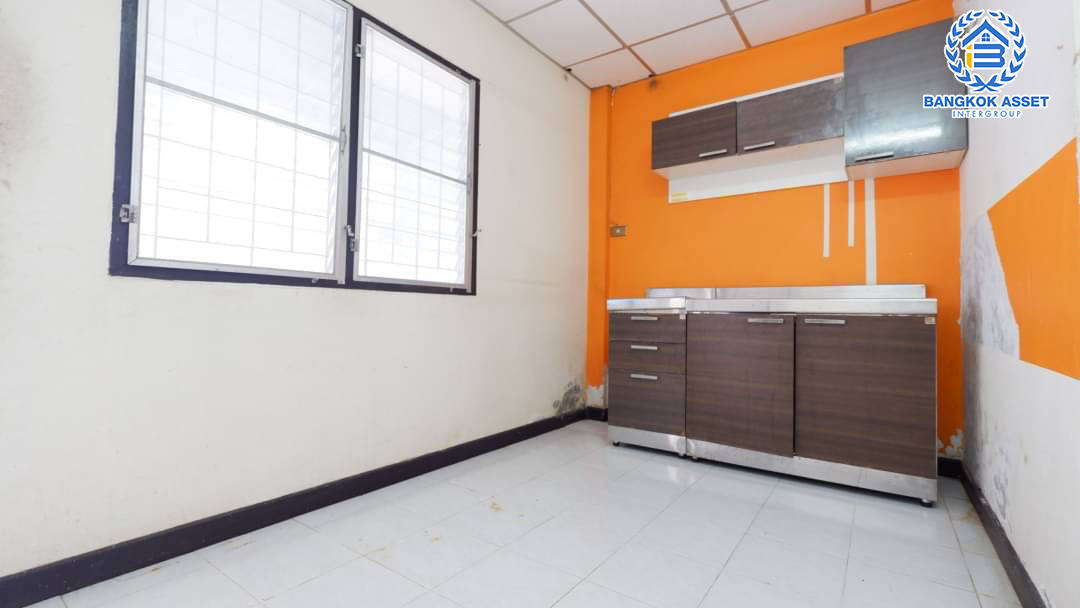 ทาวน์เฮ้าส์มือสองนนทบุรี ม.เพชรเกษร ติวานนท์ เนื้อที่ 19 ตร.ว. ฟังก์ชัน 3 ห้องนอน 2 ห้องน้ำ 1 ที่จอดรถ บนทำเลเมืองนนทบุรี ใกล้เซ็นทรัลรัตนาธิเบศร์ , เอสพลานาด แคราย และรถไฟฟ้าสายสีชมพู "สถานีสามัคคี" ขายถูกสุดในโครงการ!