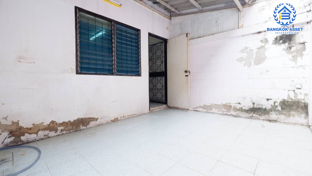 ทาวน์เฮ้าส์มือสองนนทบุรี ม.เพชรเกษร ติวานนท์ เนื้อที่ 19 ตร.ว. ฟังก์ชัน 3 ห้องนอน 2 ห้องน้ำ 1 ที่จอดรถ บนทำเลเมืองนนทบุรี ใกล้เซ็นทรัลรัตนาธิเบศร์ , เอสพลานาด แคราย และรถไฟฟ้าสายสีชมพู "สถานีสามัคคี" ขายถูกสุดในโครงการ!