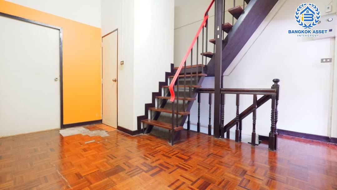 ทาวน์เฮ้าส์มือสองนนทบุรี ม.เพชรเกษร ติวานนท์ เนื้อที่ 19 ตร.ว. ฟังก์ชัน 3 ห้องนอน 2 ห้องน้ำ 1 ที่จอดรถ บนทำเลเมืองนนทบุรี ใกล้เซ็นทรัลรัตนาธิเบศร์ , เอสพลานาด แคราย และรถไฟฟ้าสายสีชมพู "สถานีสามัคคี" ขายถูกสุดในโครงการ!