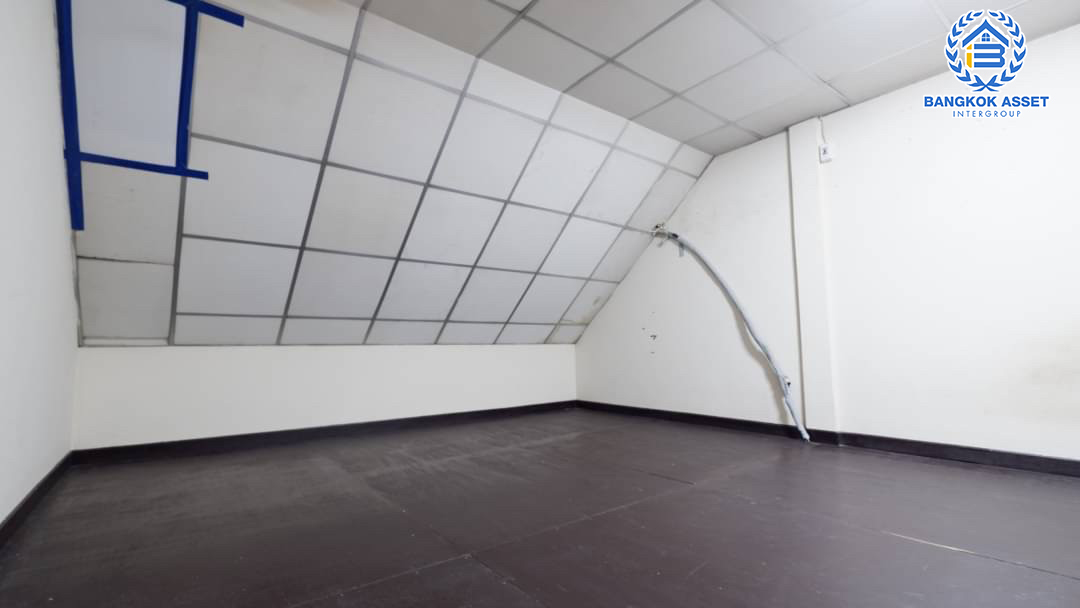 ทาวน์เฮ้าส์มือสองนนทบุรี ม.เพชรเกษร ติวานนท์ เนื้อที่ 19 ตร.ว. ฟังก์ชัน 3 ห้องนอน 2 ห้องน้ำ 1 ที่จอดรถ บนทำเลเมืองนนทบุรี ใกล้เซ็นทรัลรัตนาธิเบศร์ , เอสพลานาด แคราย และรถไฟฟ้าสายสีชมพู "สถานีสามัคคี" ขายถูกสุดในโครงการ!