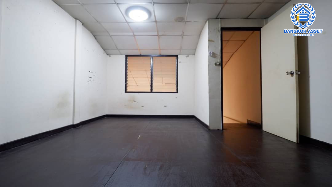 ทาวน์เฮ้าส์มือสองนนทบุรี ม.เพชรเกษร ติวานนท์ เนื้อที่ 19 ตร.ว. ฟังก์ชัน 3 ห้องนอน 2 ห้องน้ำ 1 ที่จอดรถ บนทำเลเมืองนนทบุรี ใกล้เซ็นทรัลรัตนาธิเบศร์ , เอสพลานาด แคราย และรถไฟฟ้าสายสีชมพู "สถานีสามัคคี" ขายถูกสุดในโครงการ!