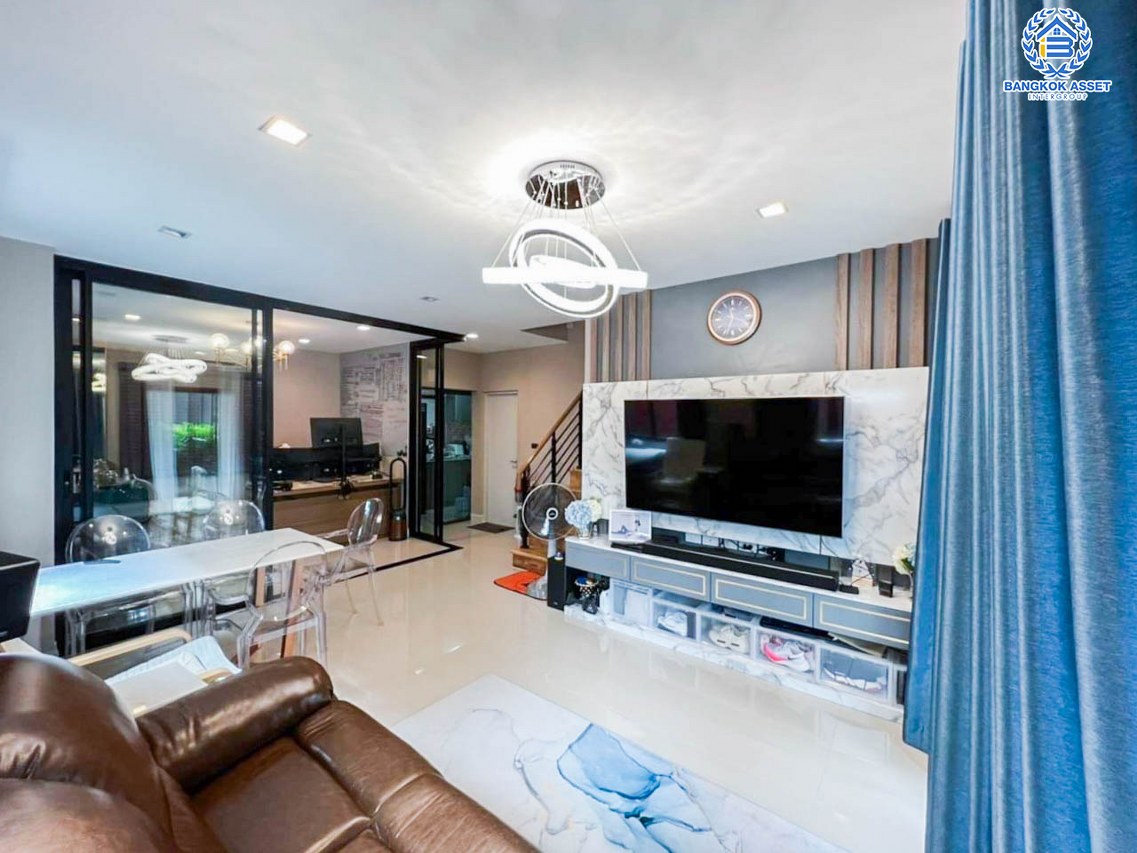 *****บ้านแฝดมือสองนนทบุรี ม.เวนิว พระราม5-2 เนื้อที่ 39.2 ตร.ว. ฟังก์ชัน 3 ห้องนอน 3 ห้องน้ำ 2 ที่จอดรถ บนทำเลเยี่ยม เพียง 12 นาทีก็ถึงรถไฟฟ้าสายสีม่วง "สถานีแยกติวานนท์" ใกล้ทางด่วน "ศรีรัช วงแหวน" จองเลย!