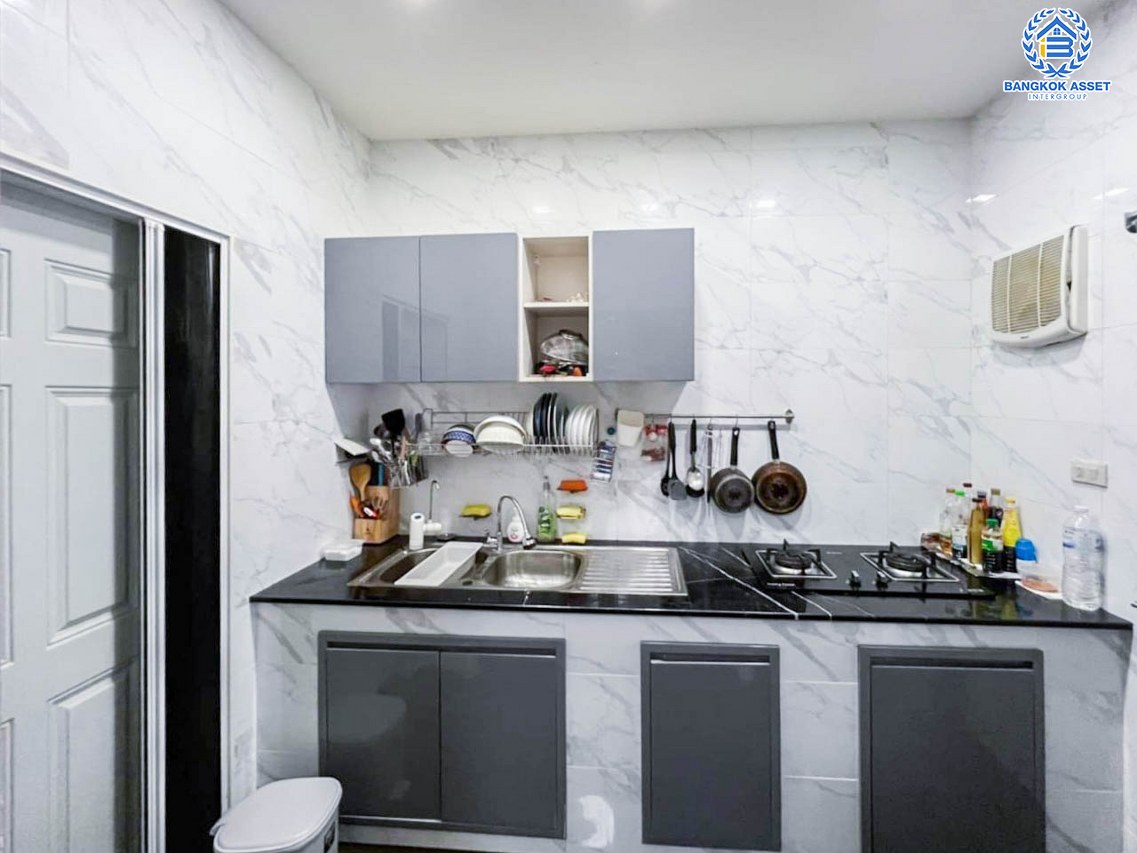 *****บ้านแฝดมือสองนนทบุรี ม.เวนิว พระราม5-2 เนื้อที่ 39.2 ตร.ว. ฟังก์ชัน 3 ห้องนอน 3 ห้องน้ำ 2 ที่จอดรถ บนทำเลเยี่ยม เพียง 12 นาทีก็ถึงรถไฟฟ้าสายสีม่วง "สถานีแยกติวานนท์" ใกล้ทางด่วน "ศรีรัช วงแหวน" จองเลย!