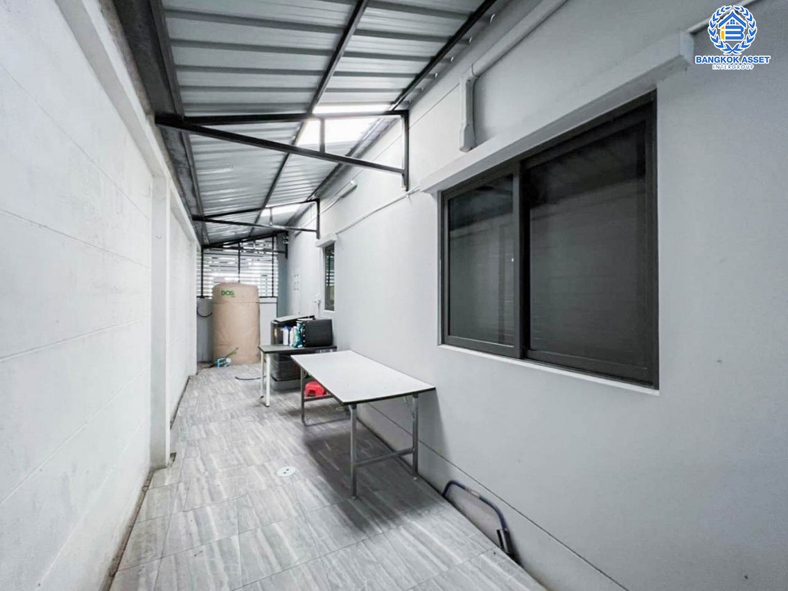 *****บ้านแฝดมือสองนนทบุรี ม.เวนิว พระราม5-2 เนื้อที่ 39.2 ตร.ว. ฟังก์ชัน 3 ห้องนอน 3 ห้องน้ำ 2 ที่จอดรถ บนทำเลเยี่ยม เพียง 12 นาทีก็ถึงรถไฟฟ้าสายสีม่วง "สถานีแยกติวานนท์" ใกล้ทางด่วน "ศรีรัช วงแหวน" จองเลย!