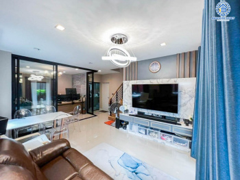 *****บ้านแฝดมือสองนนทบุรี ม.เวนิว พระราม5-2 เนื้อที่ 39.2 ตร.ว. ฟังก์ชัน 3 ห้องนอน 3 ห้องน้ำ 2 ที่จอดรถ บนทำเลเยี่ยม เพียง 12 นาทีก็ถึงรถไฟฟ้าสายสีม่วง "สถานีแยกติวานนท์" ใกล้ทางด่วน "ศรีรัช วงแหวน" จองเลย!