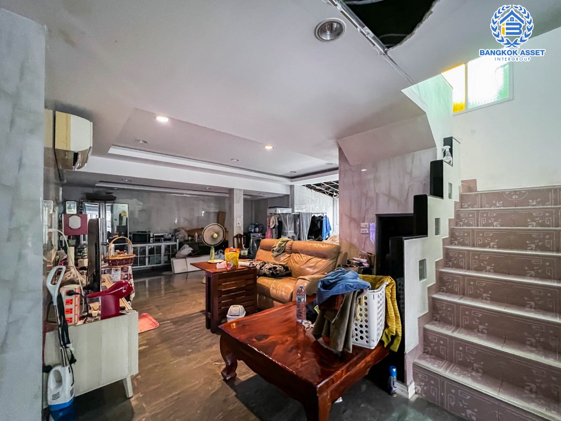 *****บ้านแฝดมือสองกรุงเทพฯ ม.สัณห์ติสุข สรงประภา #หลังมุม เนื้อที่มากถึง 51 ตร.ว. ฟังก์ชัน 4 ห้องนอน 3 ห้องน้ำ 1 ที่จอดรถ ต่อเติมเต็มพื้นที่ แถมฟรี! 6 เครื่องปรับอากาศ บนทำเลดี ใกล้รถไฟฟ้าสายสีแดง "สถานีดอนเมือง"