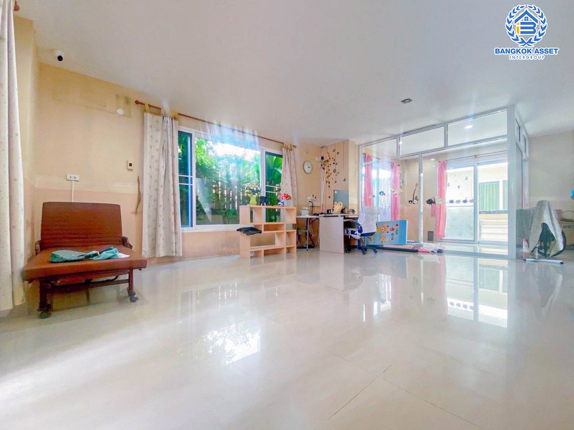 บ้านเดี่ยวมือสอง คุณภาพระดับแบรนด์ Q.House ม.คาซ่าวิลล์ ราชพฤกษ์-รัตนาธิเบศร์2 เนื้อที่กว้าง 56 ตร.ว. บ้านหลังใหญ่ สภาพภายในใหม่เอี่ยม พื้นที่ใช้สอยกว้าง ฟังก์ชัน 3 ห้องนอน 3 ห้องน้ำ โครงการตั้งบนทำเลดี ติดถนนราชพฤกษ์ ใกล้รถไฟฟ้าสายสีม่วง "สถานีบางรักน้อยท่าอิฐ" และทางด่วน "งามวงศ์วาน" จองด่วน!