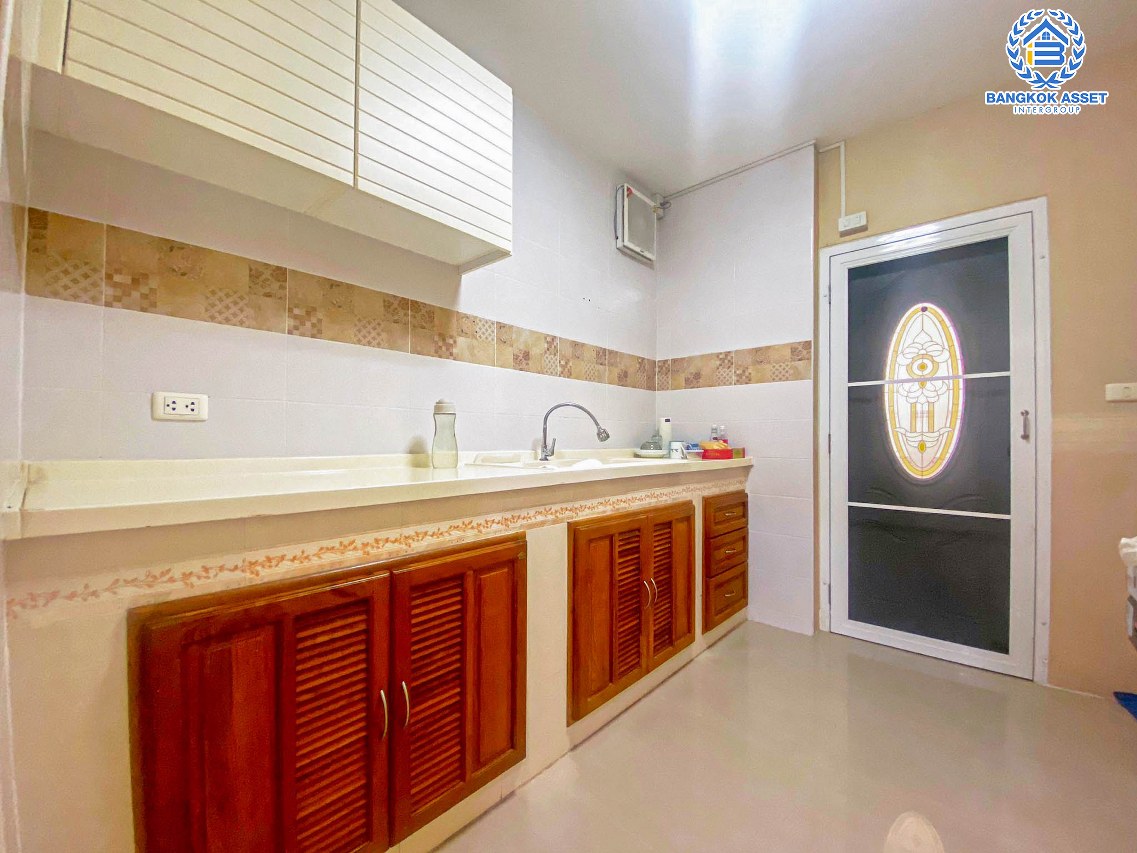 บ้านเดี่ยวมือสอง คุณภาพระดับแบรนด์ Q.House ม.คาซ่าวิลล์ ราชพฤกษ์-รัตนาธิเบศร์2 เนื้อที่กว้าง 56 ตร.ว. บ้านหลังใหญ่ สภาพภายในใหม่เอี่ยม พื้นที่ใช้สอยกว้าง ฟังก์ชัน 3 ห้องนอน 3 ห้องน้ำ โครงการตั้งบนทำเลดี ติดถนนราชพฤกษ์ ใกล้รถไฟฟ้าสายสีม่วง "สถานีบางรักน้อยท่าอิฐ" และทางด่วน "งามวงศ์วาน" จองด่วน!