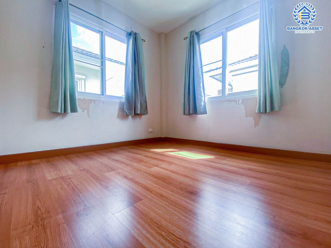 บ้านเดี่ยวมือสอง คุณภาพระดับแบรนด์ Q.House ม.คาซ่าวิลล์ ราชพฤกษ์-รัตนาธิเบศร์2 เนื้อที่กว้าง 56 ตร.ว. บ้านหลังใหญ่ สภาพภายในใหม่เอี่ยม พื้นที่ใช้สอยกว้าง ฟังก์ชัน 3 ห้องนอน 3 ห้องน้ำ โครงการตั้งบนทำเลดี ติดถนนราชพฤกษ์ ใกล้รถไฟฟ้าสายสีม่วง "สถานีบางรักน้อยท่าอิฐ" และทางด่วน "งามวงศ์วาน" จองด่วน!