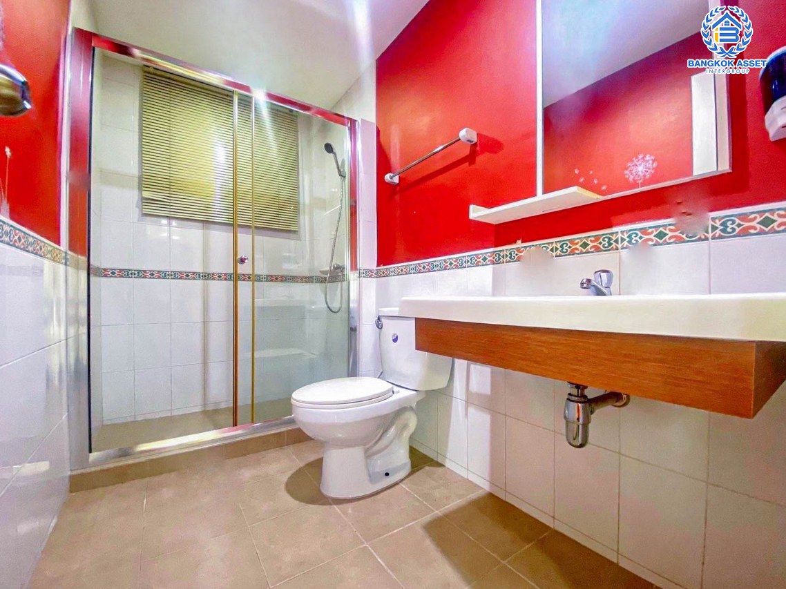 บ้านเดี่ยวมือสอง คุณภาพระดับแบรนด์ Q.House ม.คาซ่าวิลล์ ราชพฤกษ์-รัตนาธิเบศร์2 เนื้อที่กว้าง 56 ตร.ว. บ้านหลังใหญ่ สภาพภายในใหม่เอี่ยม พื้นที่ใช้สอยกว้าง ฟังก์ชัน 3 ห้องนอน 3 ห้องน้ำ โครงการตั้งบนทำเลดี ติดถนนราชพฤกษ์ ใกล้รถไฟฟ้าสายสีม่วง "สถานีบางรักน้อยท่าอิฐ" และทางด่วน "งามวงศ์วาน" จองด่วน!