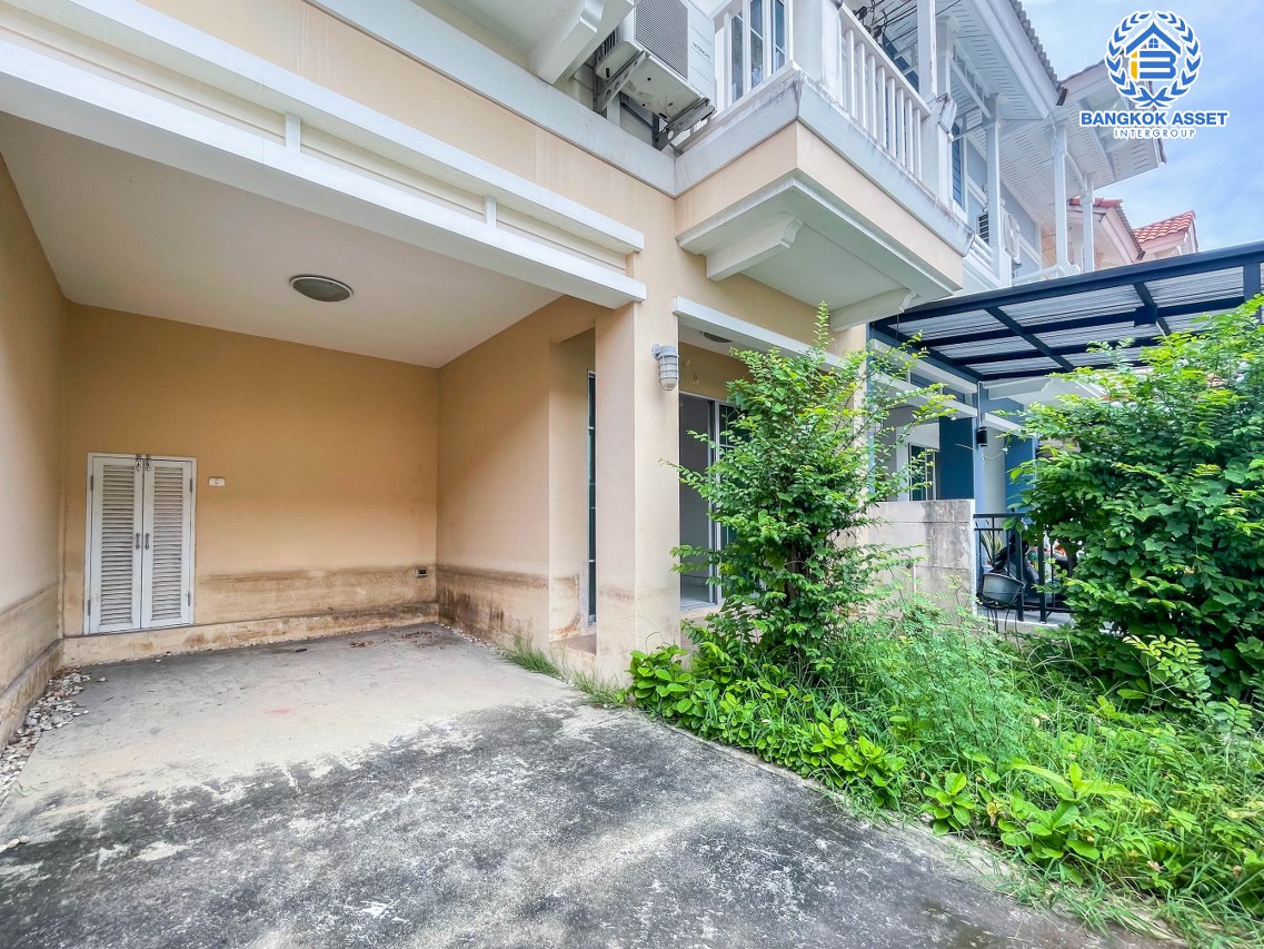 ทาวน์เฮ้าส์มือสองนนทบุรี ม.เดอะวิลล่า รัตนาธิเบศร์ เนื้อที่ 18 ตร.ว. ฟังก์ชัน 3 ห้องนอน 2 ห้องน้ำ 1 ที่จอดรถ บ้านสภาพดี บนทำเลดี เชื่อมต่อ ถ.รัตนาธิเบศร์, ถ.ราชพฤกษ์, ถ.พระราม5 เดินทางสะดวก ใกล้รถไฟฟ้าสายสีม่วง "สถานีบางรักน้อย ท่าอิฐ" จองเลย!