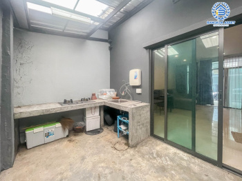 *****ทาวน์เฮ้าส์มือสอง ม.เวิร์ฟ พระราม9 คุณภาพจากแบรนด์ SC Asset เนื้อที่กว้าง 19.40  ตร.ว. ฟังก์ชัน 2 ห้องนอน 2 ห้องน้ำ 2 ที่จอดรถ ภายในสภาพสวย ต่อเติมครัวพร้อมเข้าอยู่ได้ทันที โครงการตั้งบนทำเลดี เชื่อมต่อถนนรามคำแหง, ถนนศรีนครินทร์-ร่มเกล้า จองเลย!