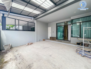 *****ทาวน์เฮ้าส์มือสอง ม.เวิร์ฟ พระราม9 คุณภาพจากแบรนด์ SC Asset เนื้อที่กว้าง 19.40  ตร.ว. ฟังก์ชัน 2 ห้องนอน 2 ห้องน้ำ 2 ที่จอดรถ ภายในสภาพสวย ต่อเติมครัวพร้อมเข้าอยู่ได้ทันที โครงการตั้งบนทำเลดี เชื่อมต่อถนนรามคำแหง, ถนนศรีนครินทร์-ร่มเกล้า จองเลย!