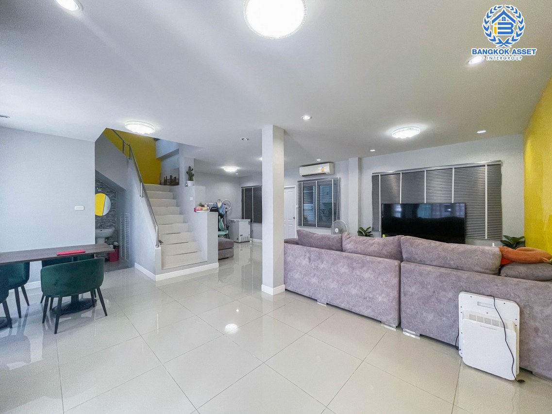 ทาวน์เฮ้าส์มือสอง นนทบุรี ม.อิมพีเรียล ลากูนา บางบัวทอง เนื้อที่กว้างขวางเกือบ 28 ตร.ว. ฟังก์ชัน 3 ห้องนอน 3 ห้องน้ำ ภายในแต่งสไตลโมเดิร์น พร้อมเข้าอยู่ได้ทันที! เชื่อมต่อถนนกาญจนาภิเษก ถนนบางกรวย-กรุงเทพฯ ถนนชัยพฤกษ์ ใกล้รถไฟฟ้าสายสีม่วง "สถานีคลองบางไผ่" จองเลย